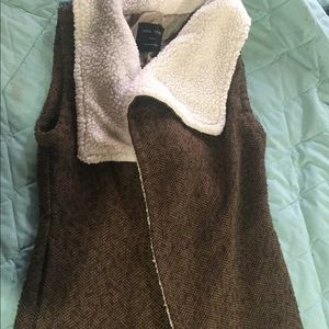 Warm vest with leather belt